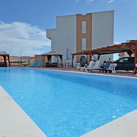 2 Bedroom Awesome In Апартаменты Нин