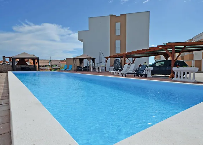 2 Bedroom Awesome In Апартаменты Нин