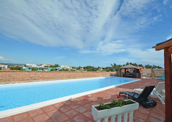 Апартаменты 2 Bedroom Awesome In